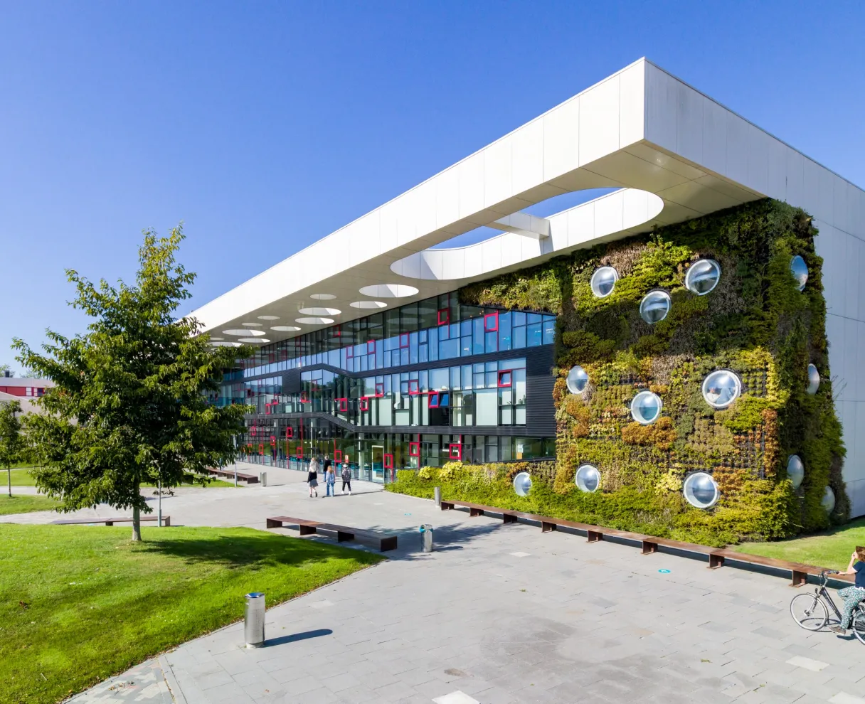 Schoolgebouw buitenkant